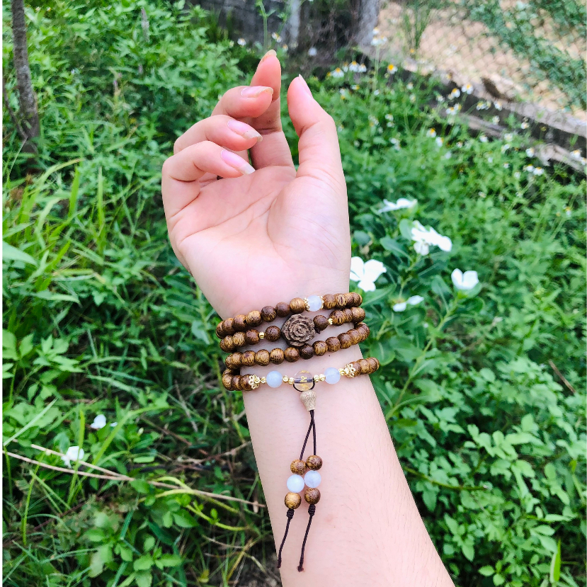 Vòng tay trầm hương bằng trầm tốc mix Omani charm hổn hợp-thanh lịch-sang trọng và đẹp-Trầm hương Hôi an