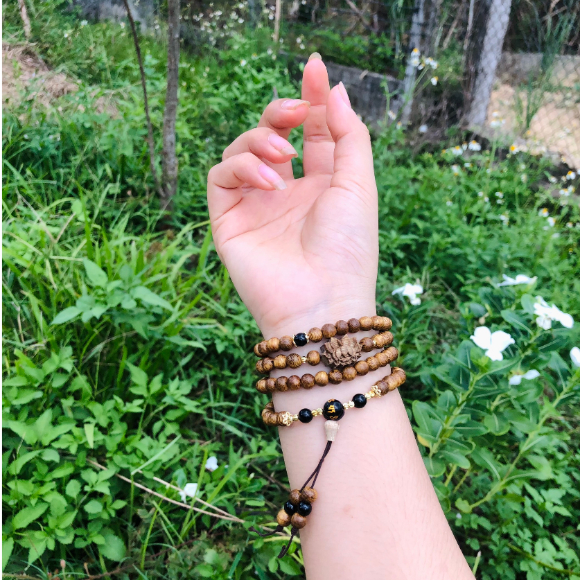 Vòng tay trầm hương bằng trầm tốc mix Omani charm hổn hợp-thanh lịch-sang trọng và đẹp-Trầm hương Hôi an