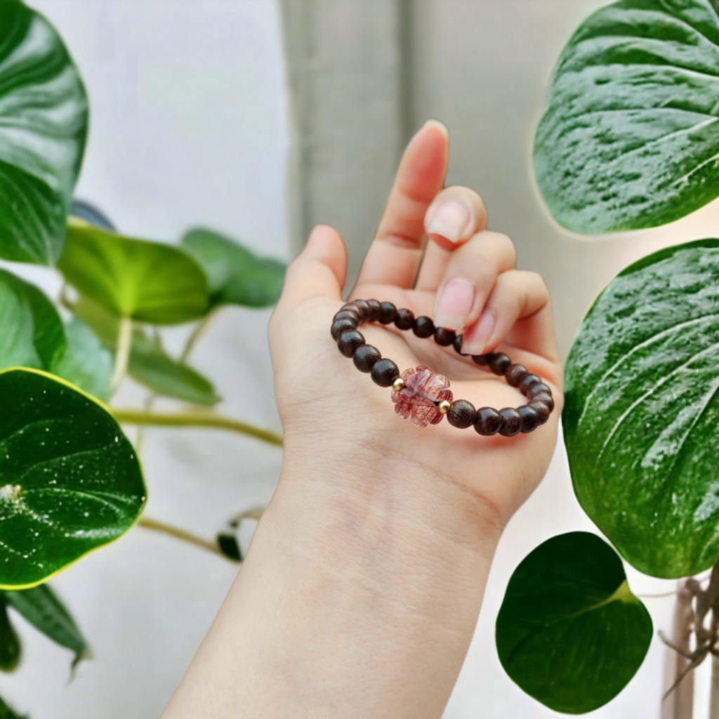 Vòng tay bằng trầm hương tốc tự nhiên-6ly mix đá thạch anh đỏ-giành cho nữ-đẹp-nhẹ nhàng và dễ thương.