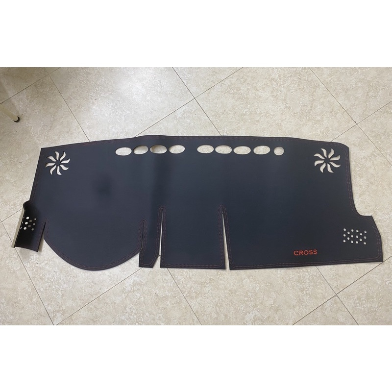 Thảm taplo xe Toyota Corolla Cross 2020 - 2022, 2022, 2023, 2024, 2025 Da carbon 3 lớp, chống nắng, chống trượt