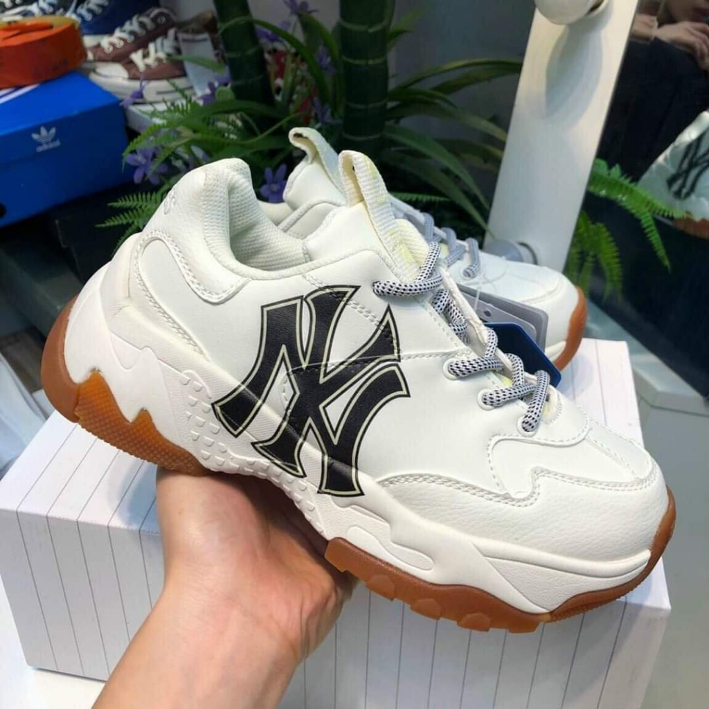 BIG BALL CHUNKY EMBO NEW YORK YANKEES SNEAKERS