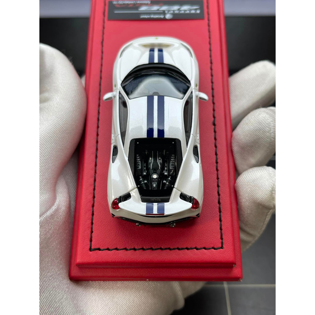 MÔ HÌNH 1:64 ROTATING WHEEL - Ferrari 488 Pista White Blue