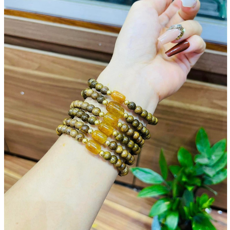 Vòng tay bằng trầm tốc 8 ly mix charm tóc vàng lu thống-giành cho nữ, phong thủy,bình an và may mắn-Trầm Hương Hội an