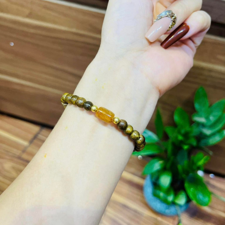 Vòng tay bằng trầm tốc 8 ly mix charm tóc vàng lu thống-giành cho nữ, phong thủy,bình an và may mắn-Trầm Hương Hội an