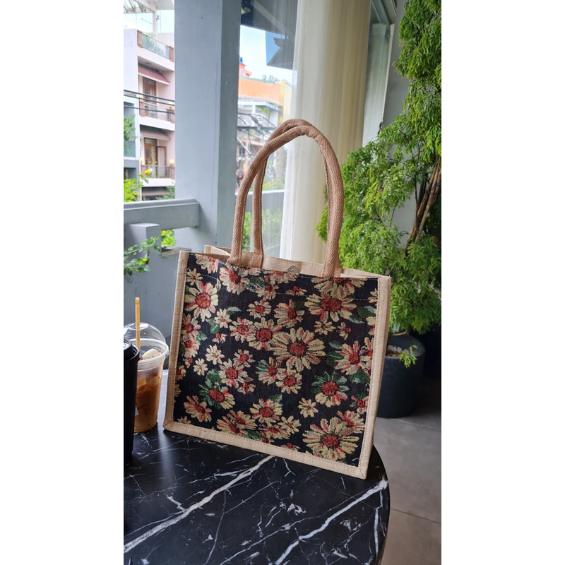 Túi cói bố Flowers vintage có lớp lót và nút gài xinh 🌼