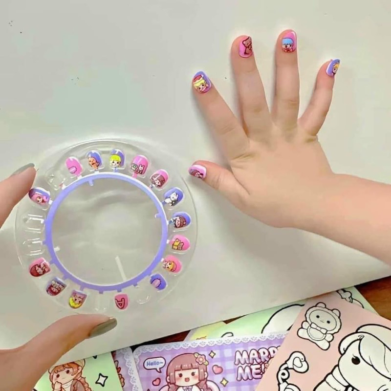 Đồ chơi sticker dán móng tay giả kèm vòng tay cho bé