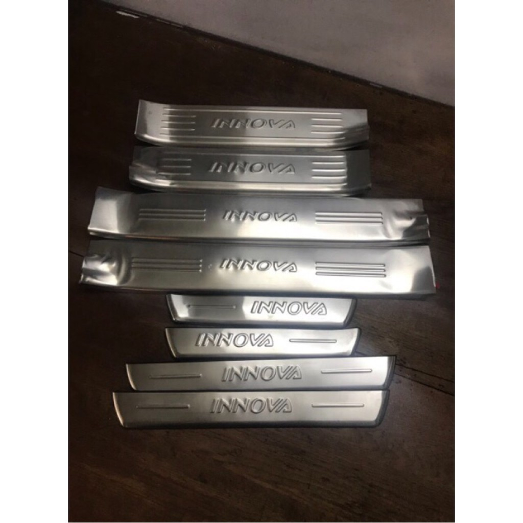 Ốp bậc cửa, nẹp bước chân xe Innova 2006 - 2012, 2013, 2014, 2015 inox cao cấp, sáng bóng