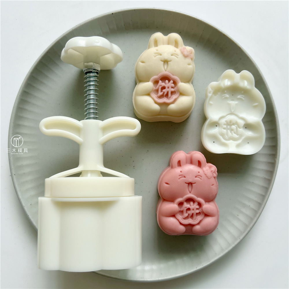 Khuôn bánh trung thu lò xo 3D 1 mặt 65g họa tiết Thỏ cười - KH241A