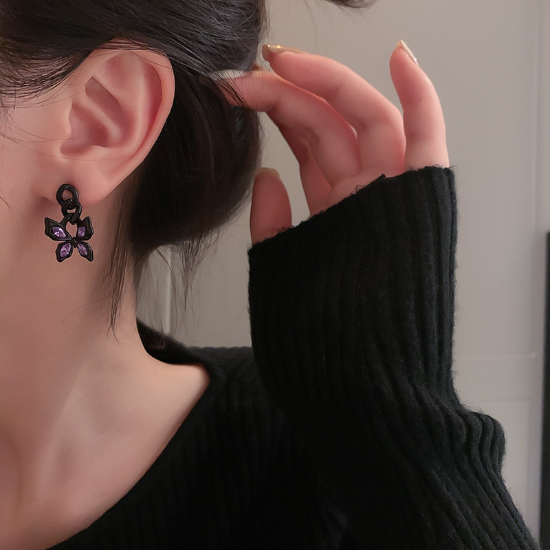 Bông tai Black Butterfly pha lê chuôi kim bạc 925 phong cách mới mẻ