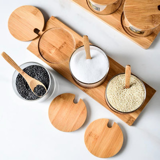 (Loại 1- xịn hộp của hãng) Sét 3 lọ gia vị thủy tinh kèm khay - có nắp đậy và muỗng - gỗ tre cao cấp