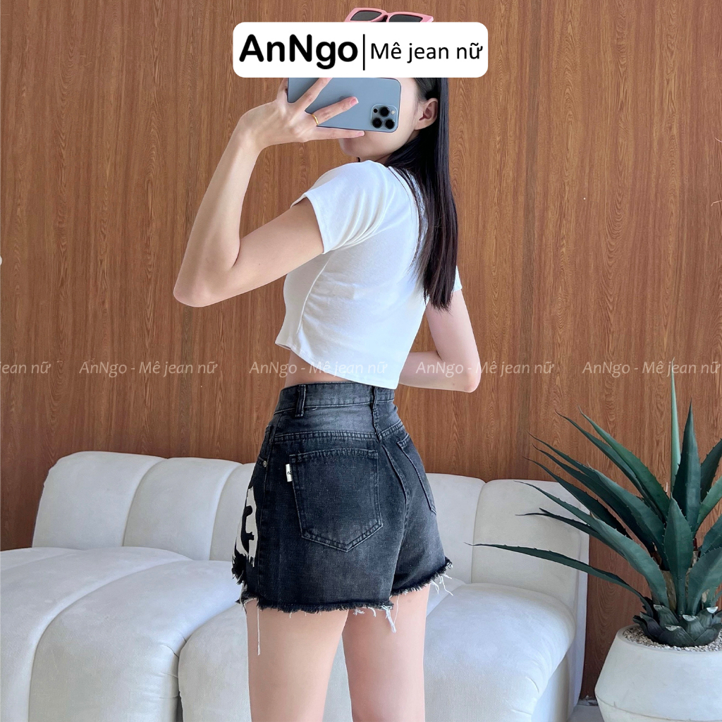 Quần short nữ denim lưng cao chữ trang trí cách điệu hiện đại Anngo - AT295