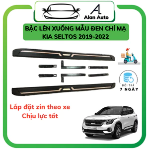 Bậc lên xuống xe Kia Seltos 2019-2026, Mẫu bậc bệ đen đúc chỉ inox cao cấp. Lắp đặt zin theo xe