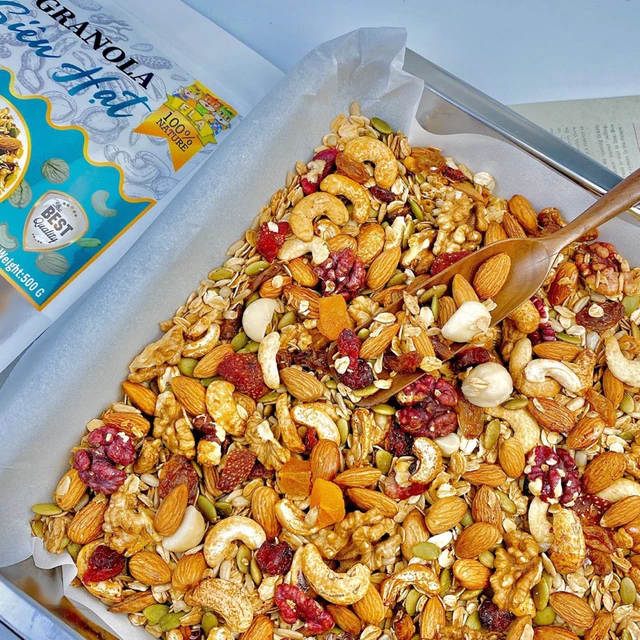Ngũ cốc Granola siêu hạt Nhà Lá, hạt ngũ cốc bổ sung dinh dưỡng, cải thiện vóc dáng.
