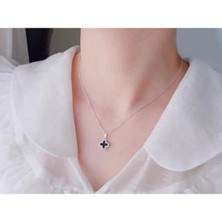 Dây chuyền bạc LoPa sk56 dáng dây trơn mặt bốn lá đen bên trắng bên đen nhẹ nhàng tinh tế.Bạc Lopa