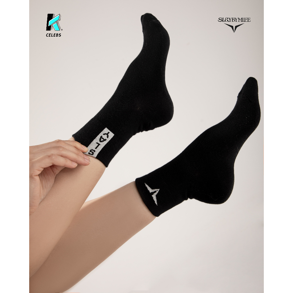 Tất thời trang SLAY BY MLEE được làm từ sợi tổng hợp, phụ kiện kết hợp cùng giày SLAY
