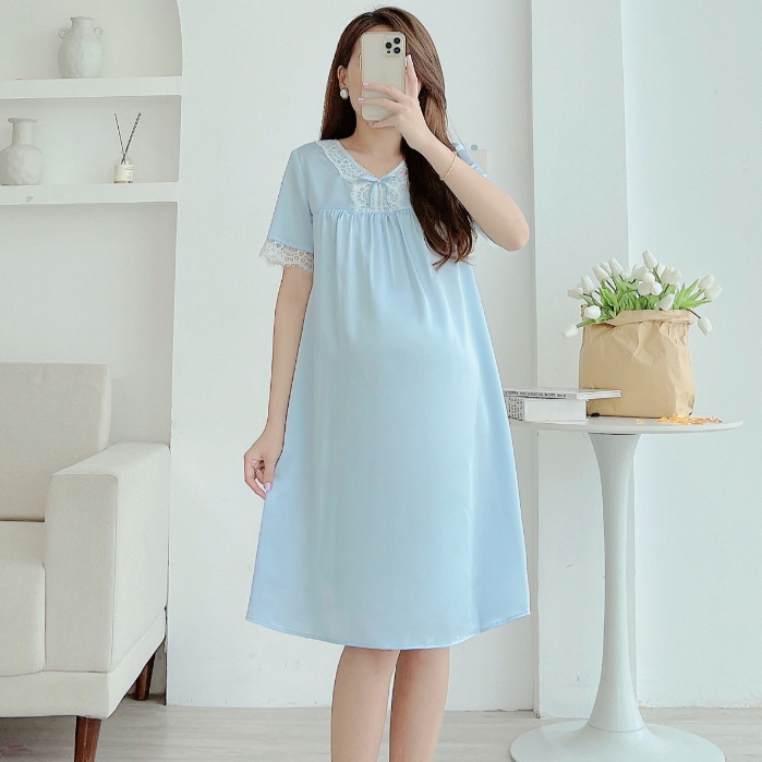 MEDYLA – Váy ngủ bầu mặc nhà có khóa sau sinh lụa màu xanh cổ tròn nhún tay tiên phối ren nhún – VN003 spe