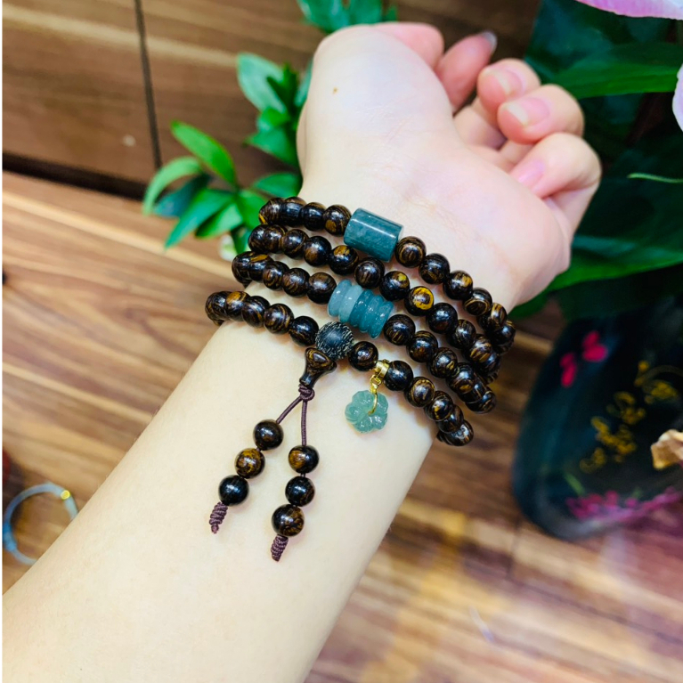 Vòng tay chuỗi hạt bằng trầm hương sánh chìm thật 6mm 108 hạt mix charm đá cao cấp- Nam nữ-An yên may mắn và Bình an