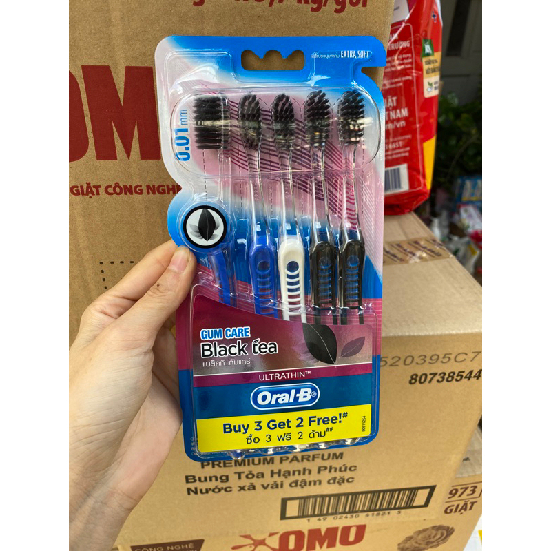 Bàn chải OralB tinh chất Trà Xanh/ Trà Đen vỉ 5 cây
