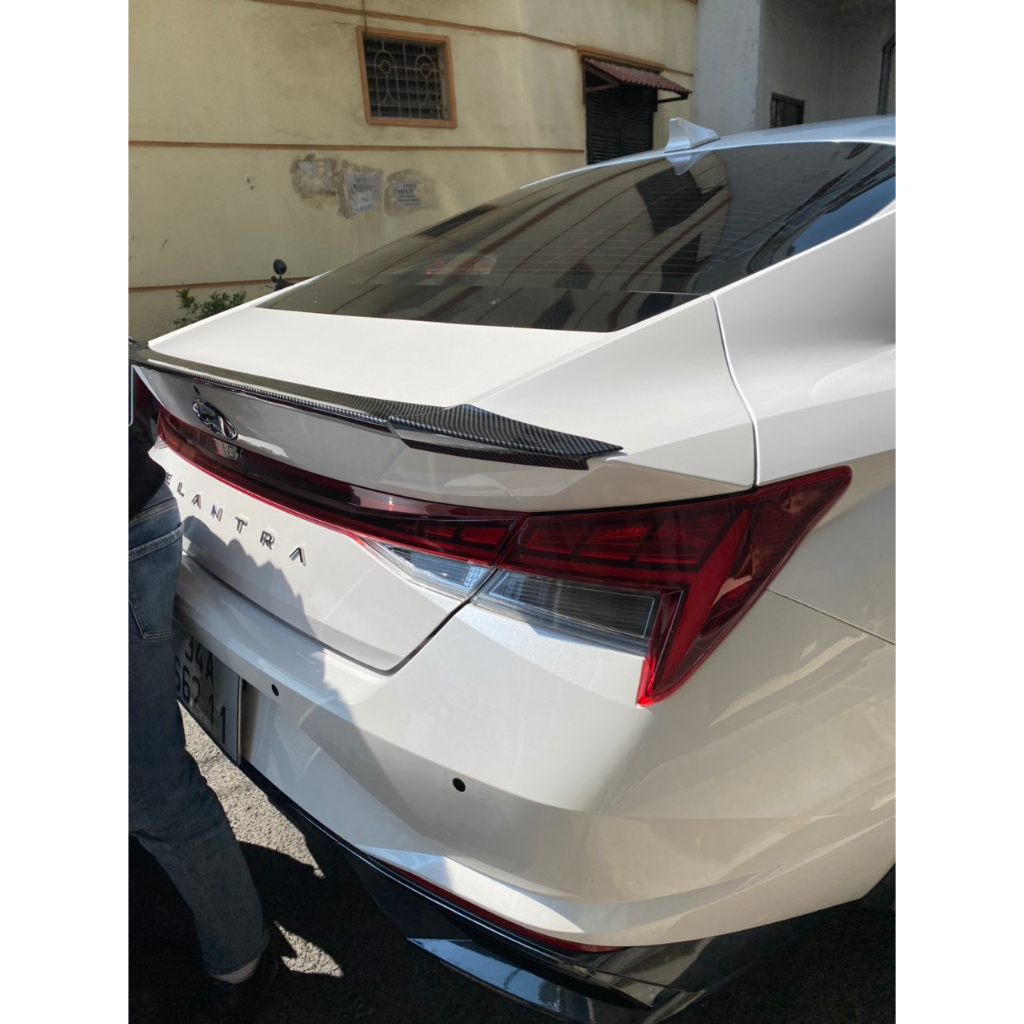 Đuôi gió liền cốp xe Hyundai Elantra 2023-2026, Đuôi cá thể thao HÀNG Nhựa Carbon ABS cao cấp