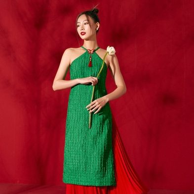 Chân váy xếp li đỏ