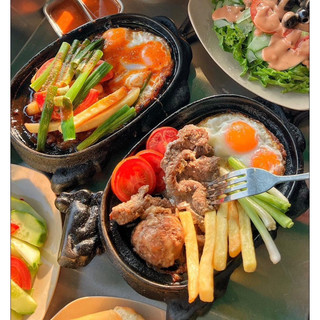 Bộ Chảo Gang Làm Bò Beefsteak, Bánh Mỳ Chảo Kèm Đế Lót Gỗ Cam Homeware