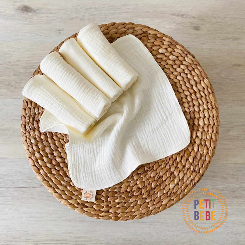 Ảnh Khăn sữa cho bé màu kem trơn Petit Bebe muslin thấm hút mềm mại cho làn da bé 4