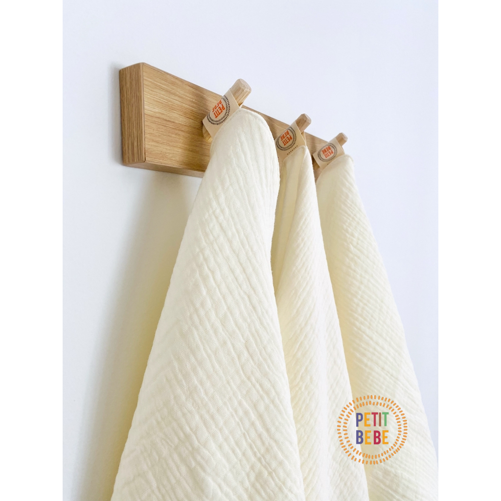 Ảnh Khăn sữa cho bé màu kem trơn Petit Bebe muslin thấm hút mềm mại cho làn da bé 3
