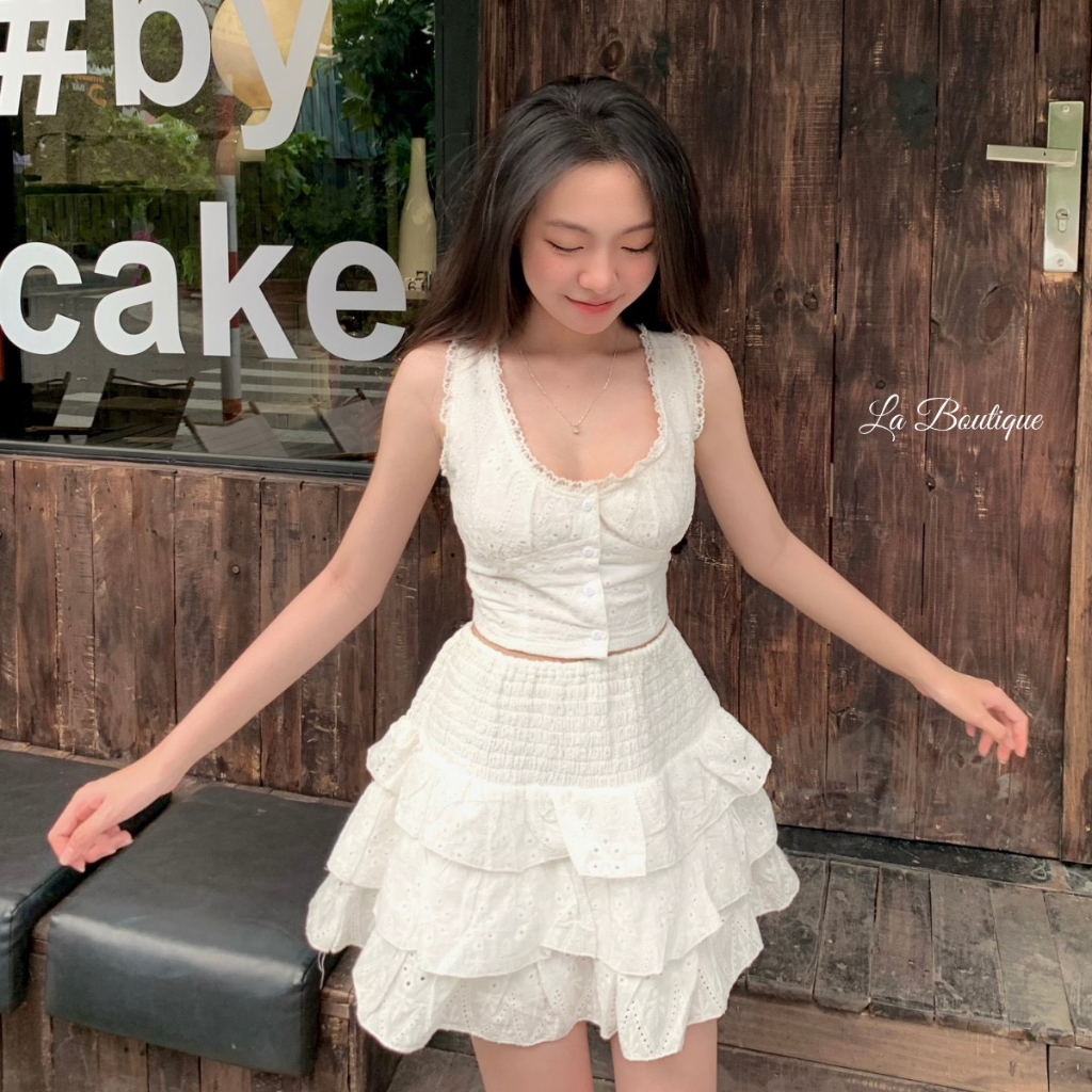 Set áo croptop hở lưng đan dây kèm chân váy xoè vải xô La Boutique dịu dàng