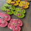 Dép Kẹp Xỏ Ngón Mẹ Và Bé Mũi Tròn Đính Sticker Dưa Hấu Và Táo Cao Cấp Thủ Công Dễ Thương Đi Biển