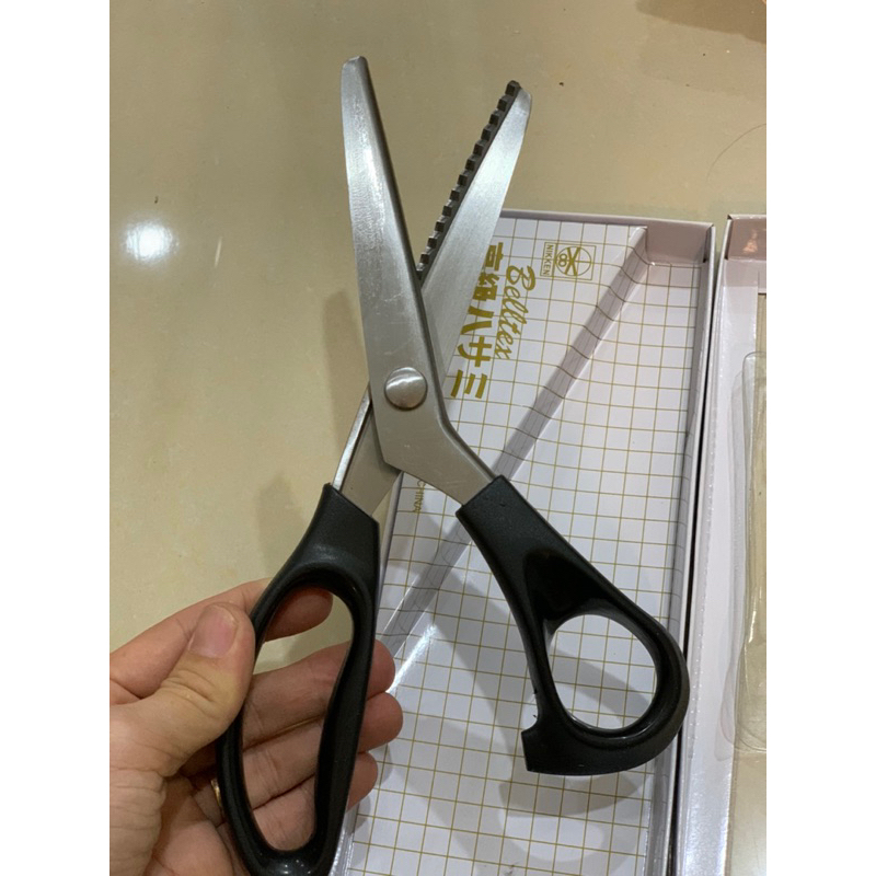 Kéo cắt vải răng cưa