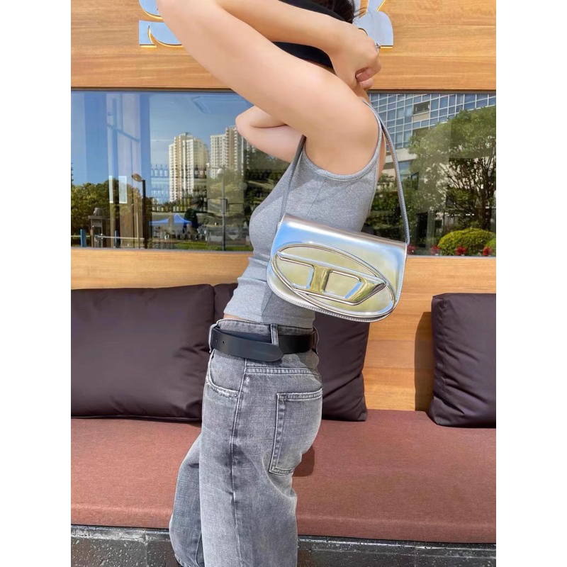 Túi kẹp nách phong cách hotgirl 2023. Túi vuông kẹp nách màu bạc
