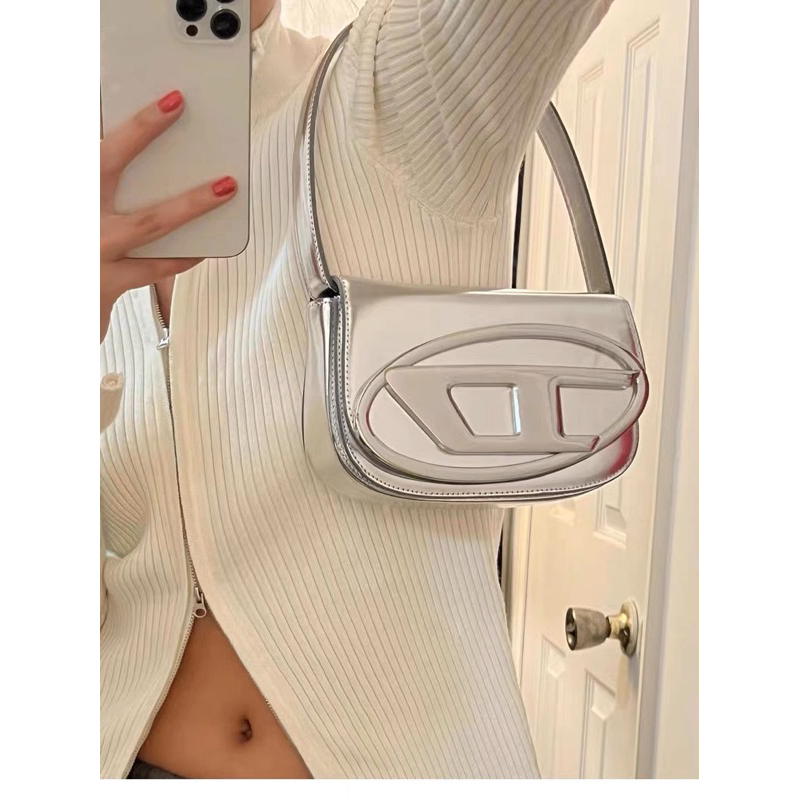Túi kẹp nách phong cách hotgirl 2023. Túi vuông kẹp nách màu bạc