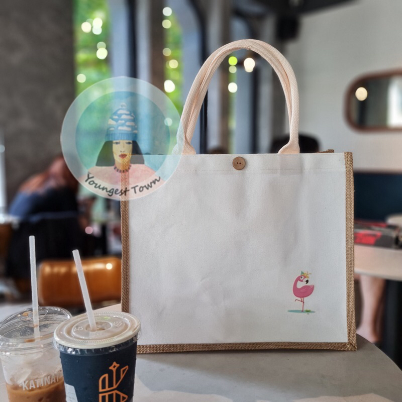 Túi cói bố mặt trắng hoạ tiết hồng hạc có nút cài 🦩