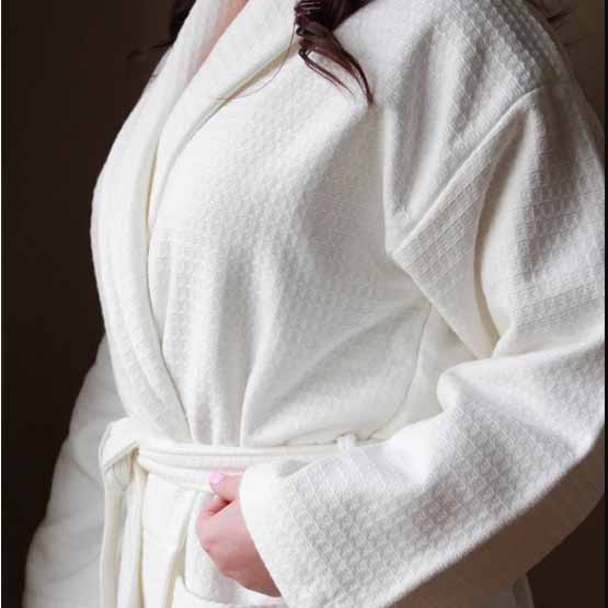 Áo choàng tắm tổ ong khách sạn TOPAZ cao cấp màu trắng chất liệu cotton siêu thấm hút sang trọng tiêu chuẩn khách sạn 5*