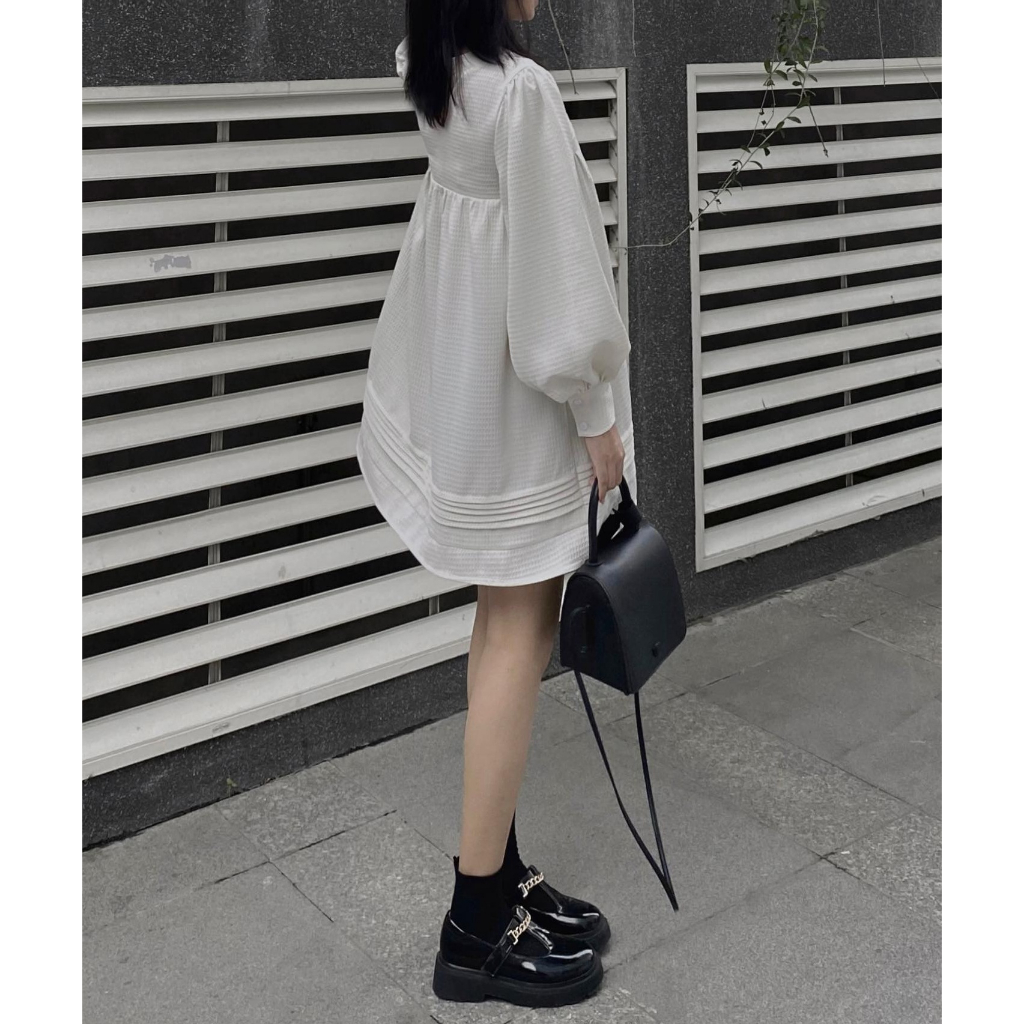 Đầm babydoll dài tay cổ V dáng ngắn 2 màu đen và trắng