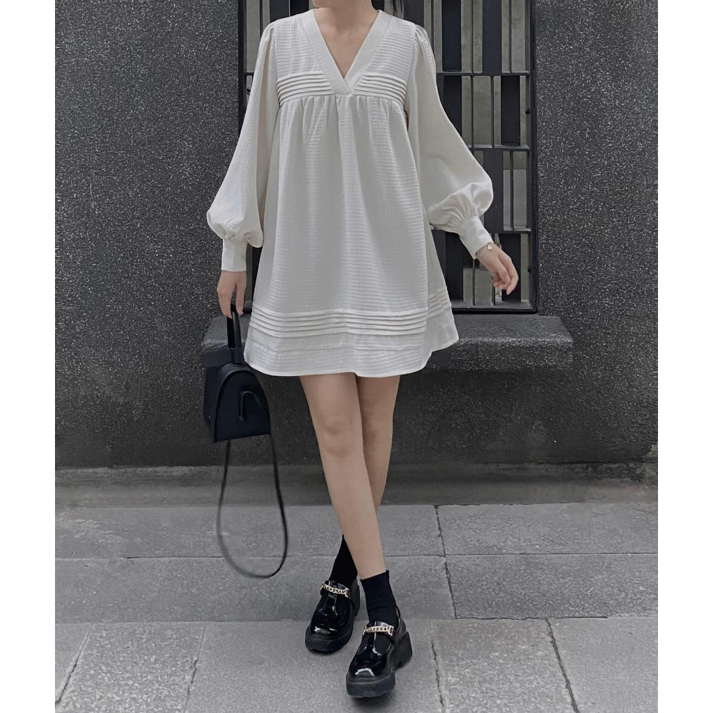 Đầm babydoll dài tay cổ V dáng ngắn 2 màu đen và trắng