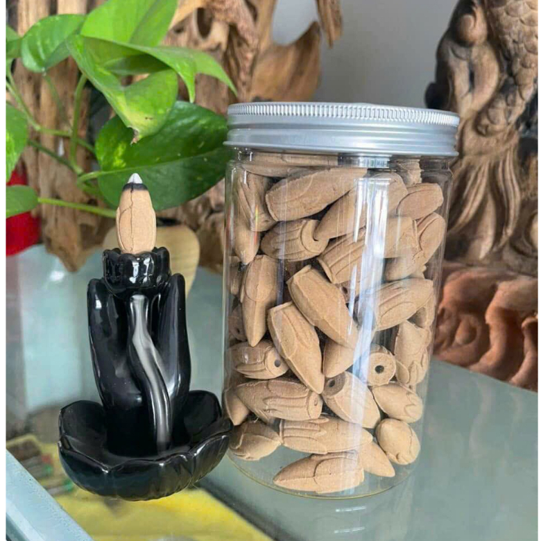 Nụ trầm hương(5 nụ) thơm lâu ít khỏi, tư nhiên, được làm từ bột trầm nguyên chất và ép bằng keo bời lời.