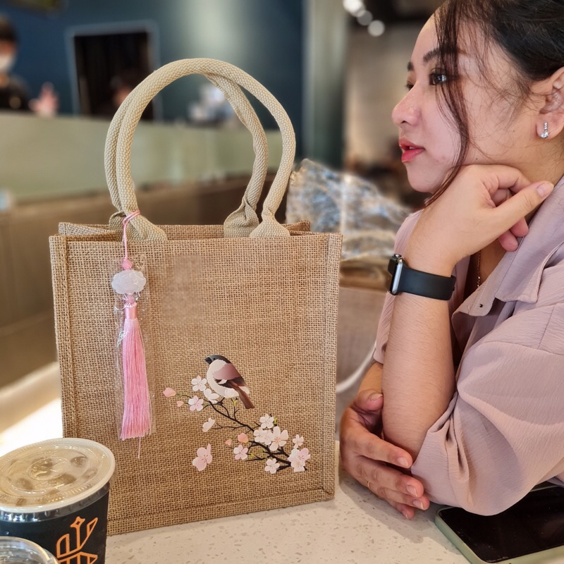 Túi cói hoạ tiết chú chim và hoa anh đào có dây kéo 🌸