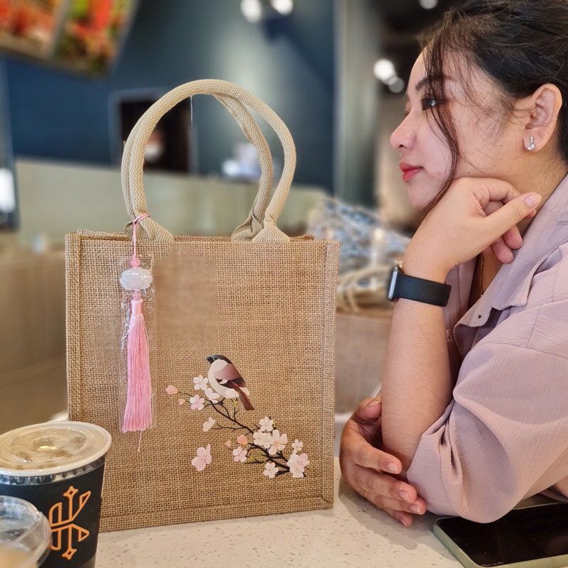 Túi cói hoạ tiết chú chim và hoa anh đào có dây kéo 🌸
