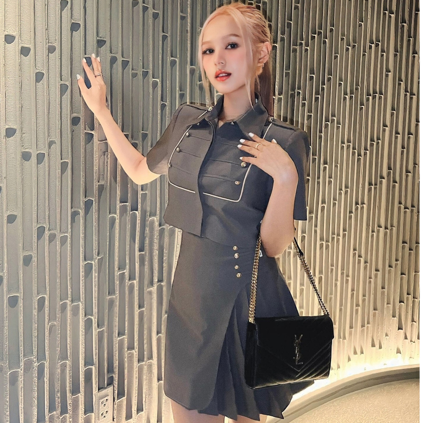 Áo Blazer Dáng Ngắn JM Dress Design Thiết Kế Cổ Đức Cá Vai Sang Chảnh 5B01.2206KT