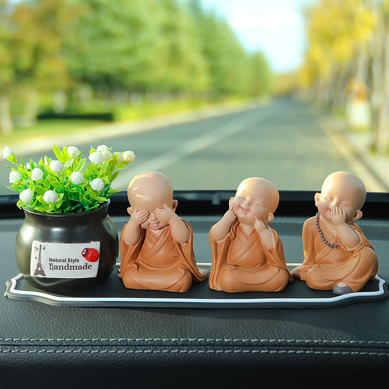 Bộ decor trang trí taplo ô tô Tiểu Hòa Thượng vui nhộn , phụ kiện xe hơi sáng tạo, hoặc để bàn làm việc