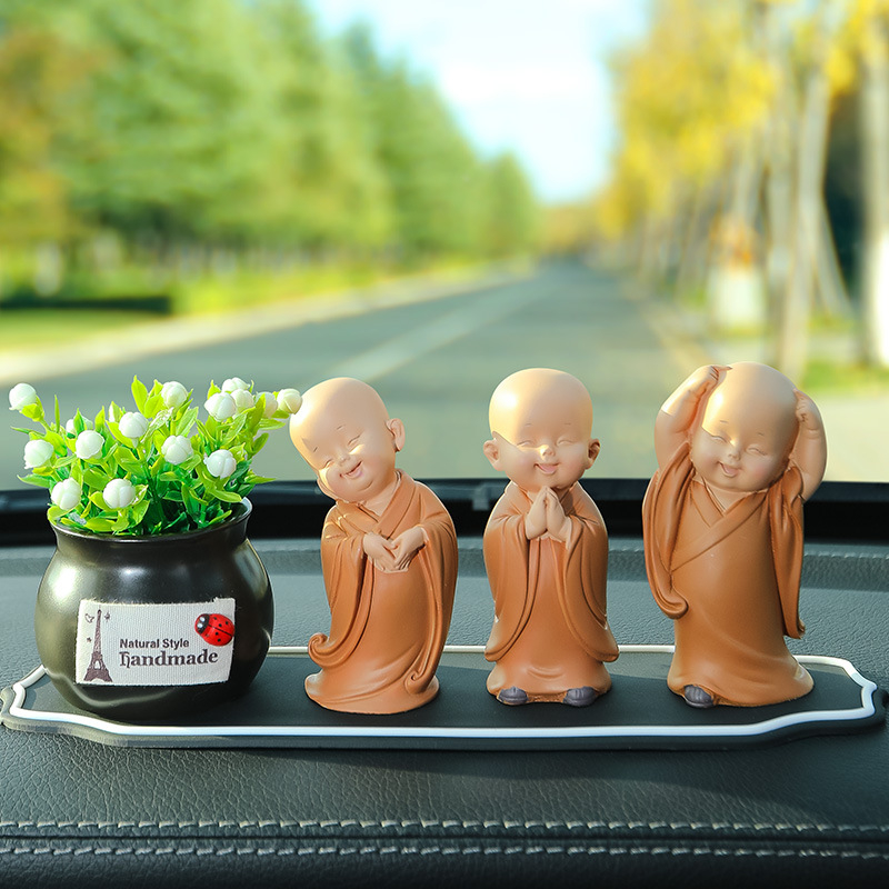 Bộ decor trang trí taplo ô tô Tiểu Hòa Thượng vui nhộn , phụ kiện xe hơi sáng tạo, hoặc để bàn làm việc