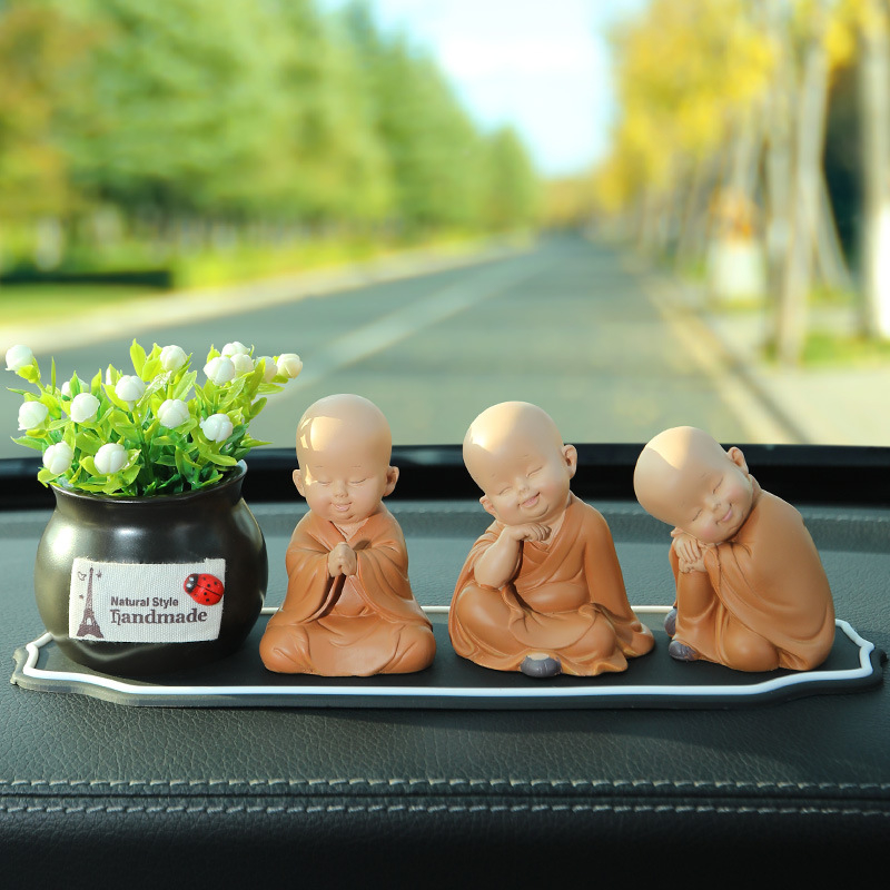 Bộ decor trang trí taplo ô tô Tiểu Hòa Thượng vui nhộn , phụ kiện xe hơi sáng tạo, hoặc để bàn làm việc
