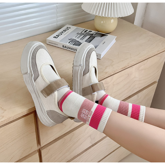 Vớ Tất Chữ B hồng cổ cao Unisex phong cách thể thao, trẻ trung và năng động.