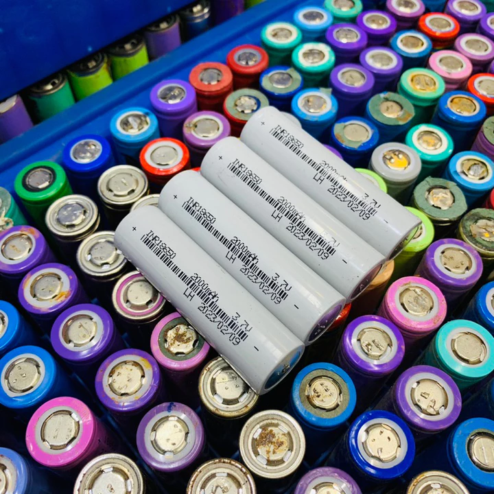 Cell 18650 tháo khối nhiều hãng sạc lại được gắn đèn tích điện, quoạt, sạc dự phòng