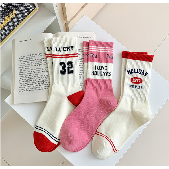 Vớ Tất cổ cao Unisex chữ HOLIDAY, Số 32 phong cách thể thao, năng động.