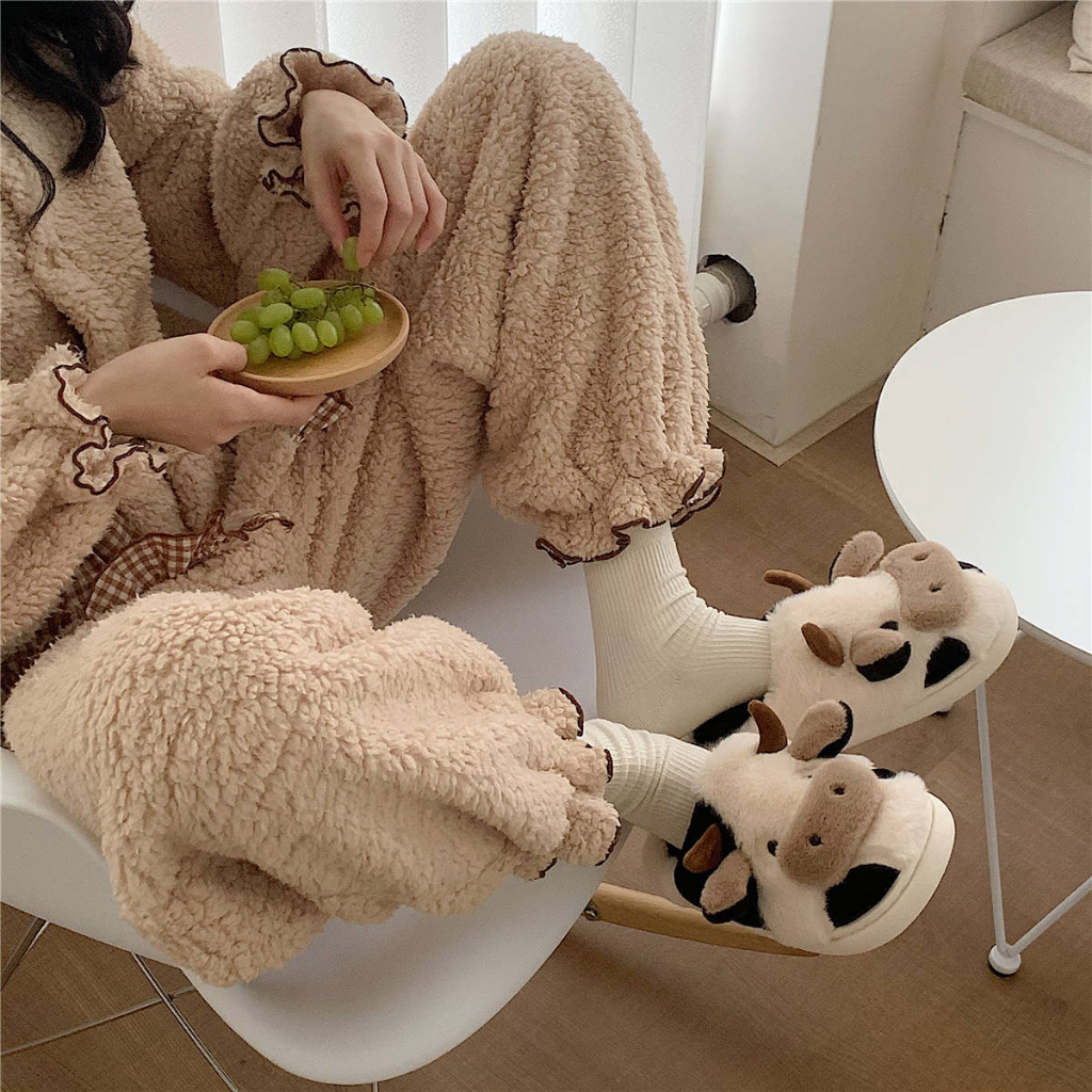 Dép bông đi trong nhà họa tiết con bò sữa cute xỉu, ấm chân mùa đông hàng đẹp quảng châu