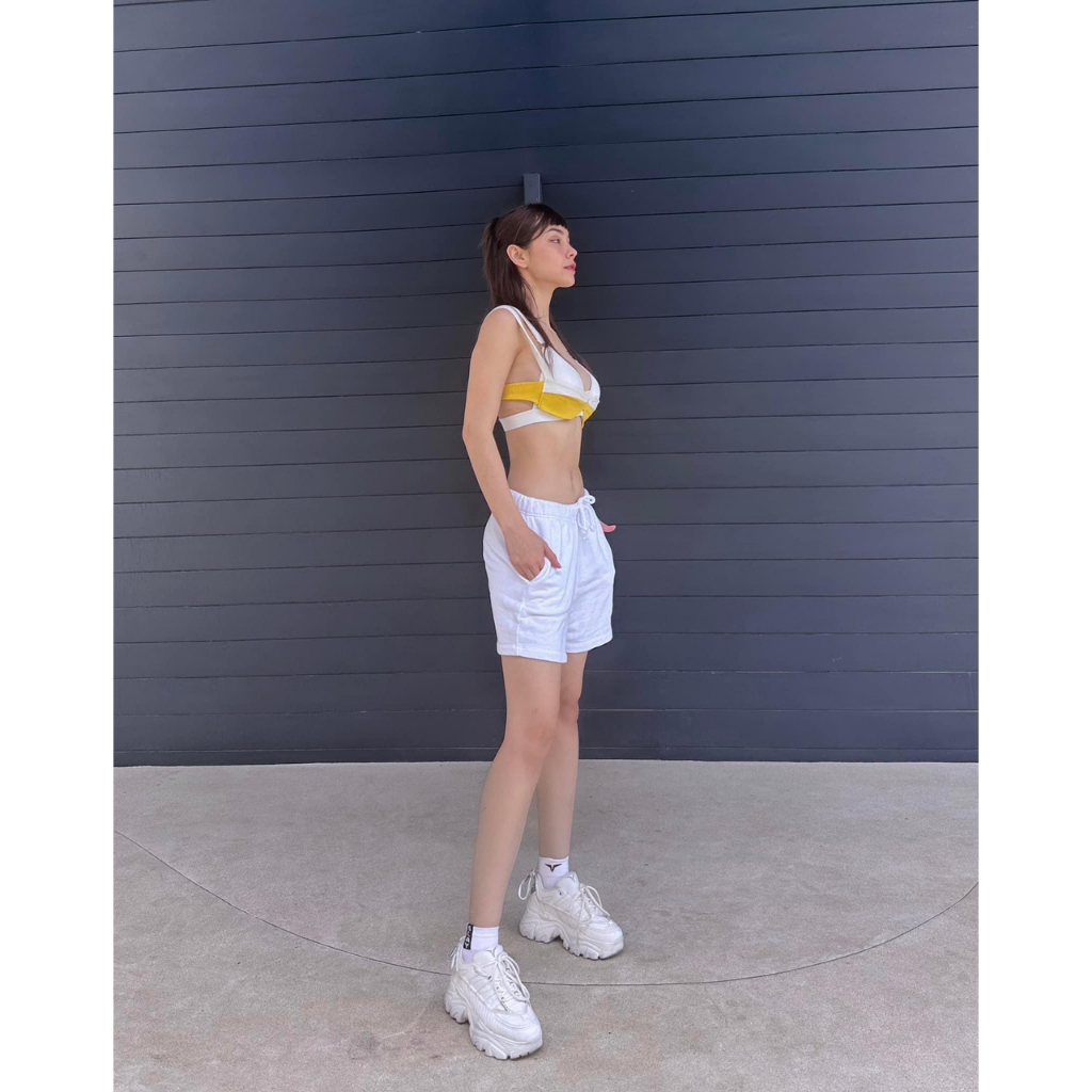 Tất thời trang SLAY BY MLEE được làm từ sợi tổng hợp, phụ kiện kết hợp cùng giày SLAY