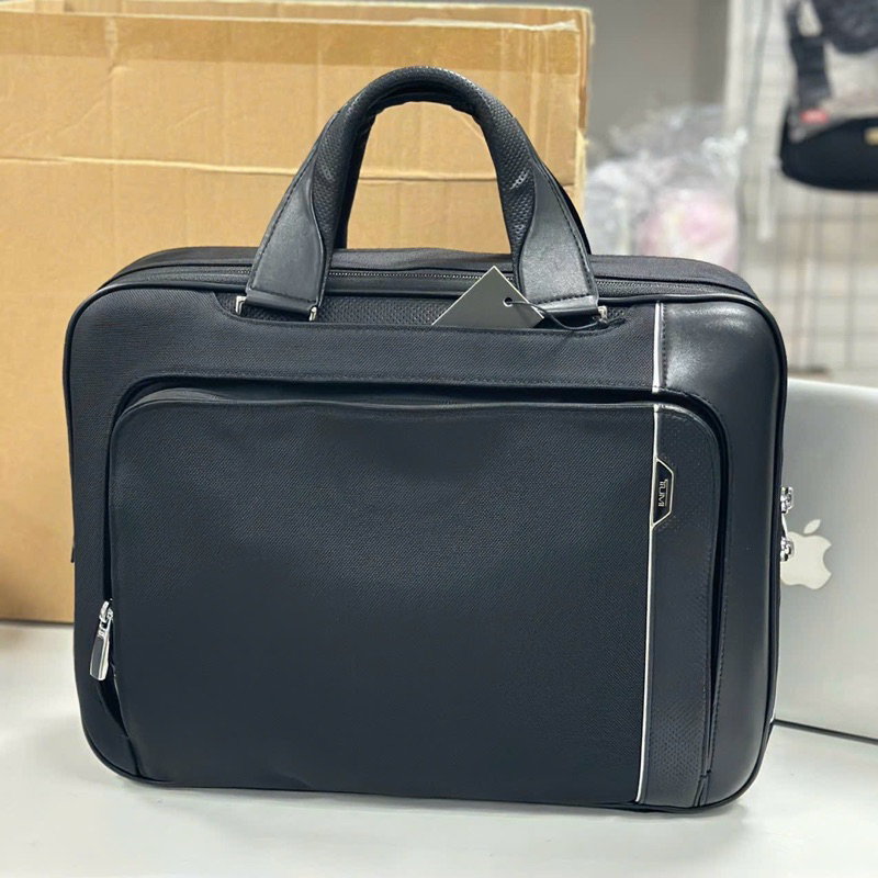 C p Tumi Arrive Sadler Brief Si u p R v ch Shopee Vi t Nam
