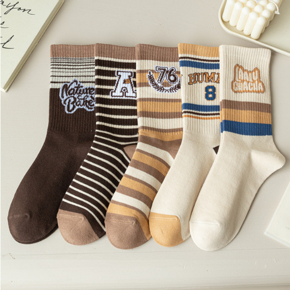 Vớ Tất cổ cao Unisex chữ HUMAN, Số 76 phong cách thể thao, năng động.